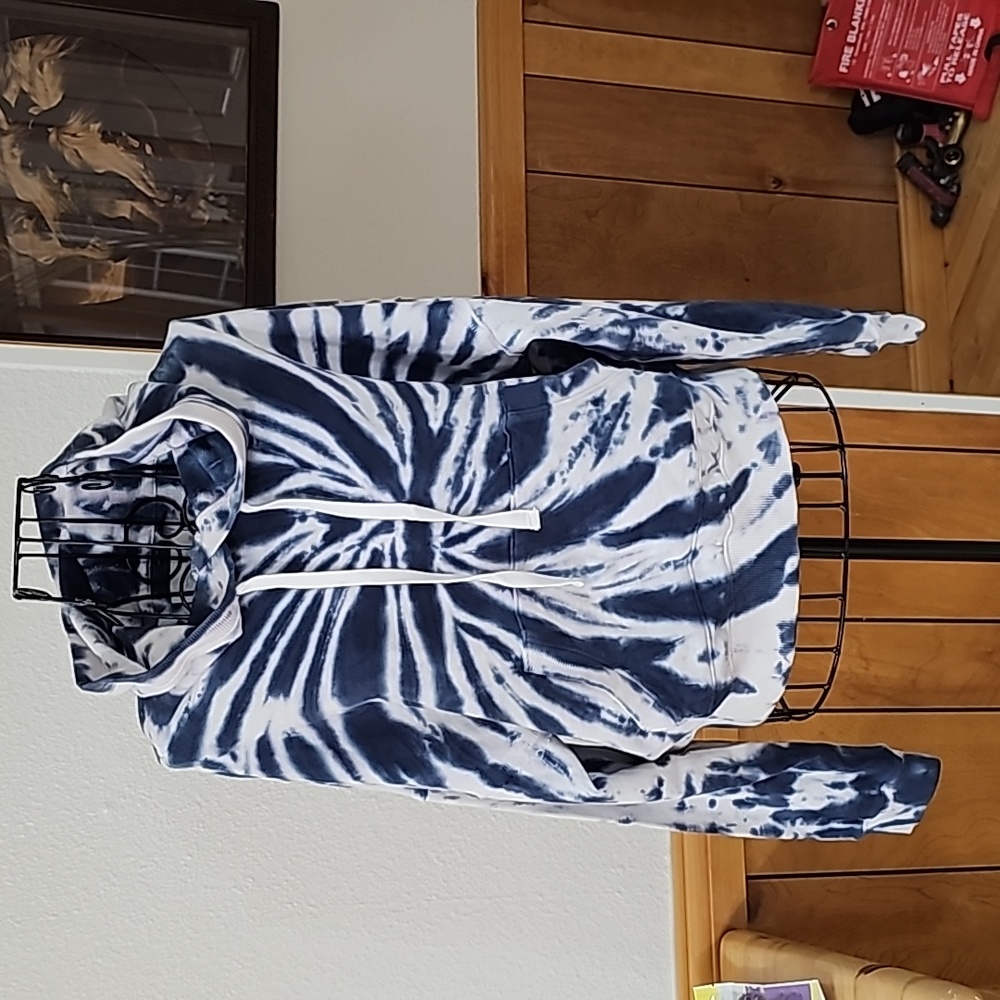 LUCKY BRAND TIE-DYED SWEAT SHIRT RELAXED FIT SIZE XS FITS LIKE SM TO MED